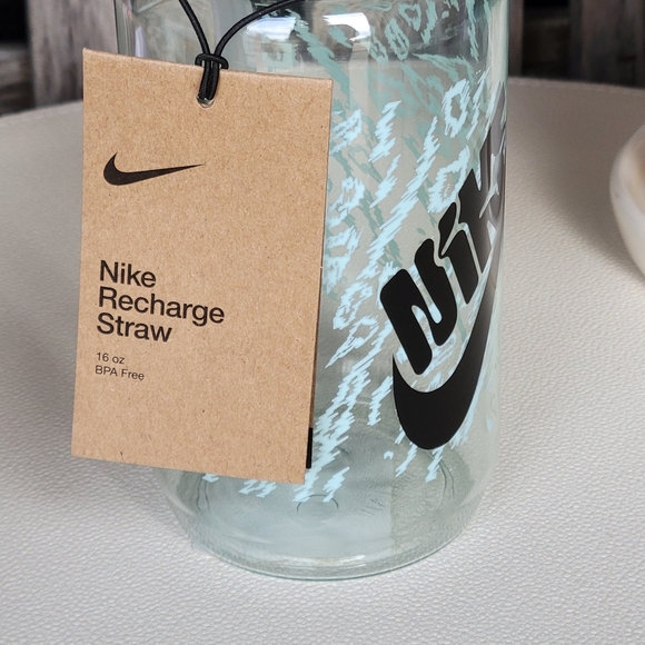 NWT Nike Renew Recharge Chug 16oz Graphic Aqua Water Bottle - Picture 8 of 8